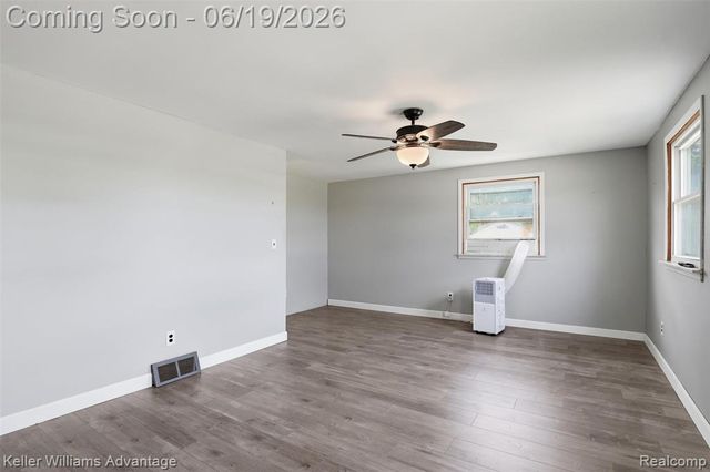13592 Berwyn, Redford, MI 48239