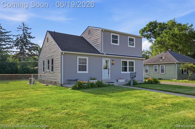 13592 Berwyn, Redford, MI 48239