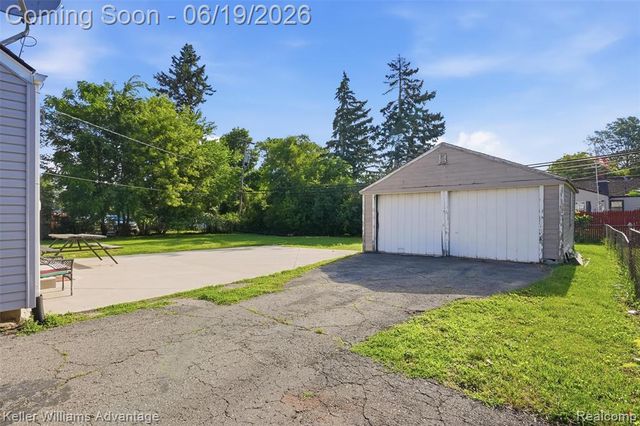 13592 Berwyn, Redford, MI 48239