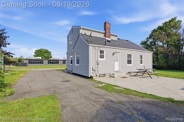 13592 Berwyn, Redford, MI 48239