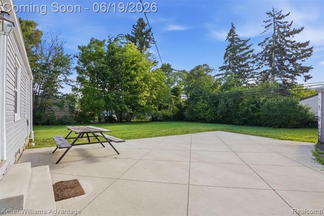 13592 Berwyn, Redford, MI 48239