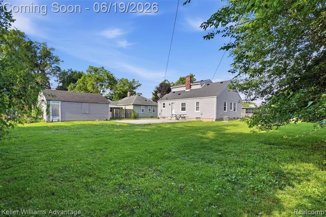 13592 Berwyn, Redford, MI 48239