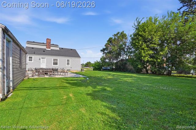 13592 Berwyn, Redford, MI 48239