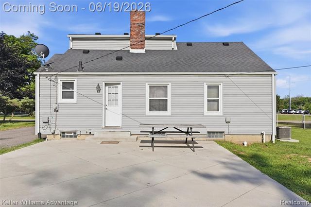 13592 Berwyn, Redford, MI 48239