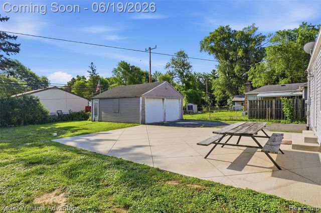13592 Berwyn, Redford, MI 48239