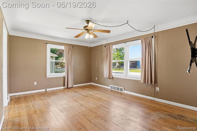 13592 Berwyn, Redford, MI 48239