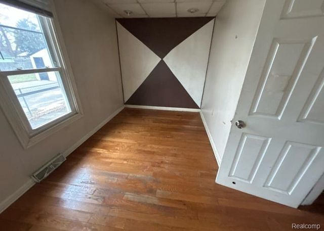 1928 Parkwood Avenue, Saginaw, MI 48601