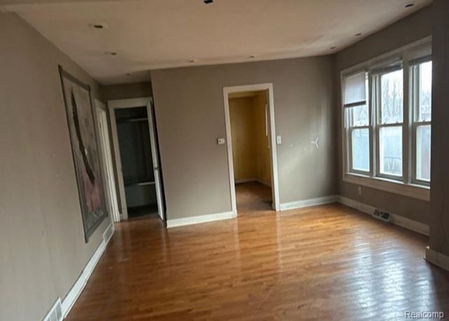 1928 Parkwood Avenue, Saginaw, MI 48601