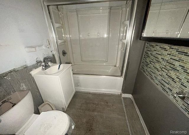 1928 Parkwood Avenue, Saginaw, MI 48601