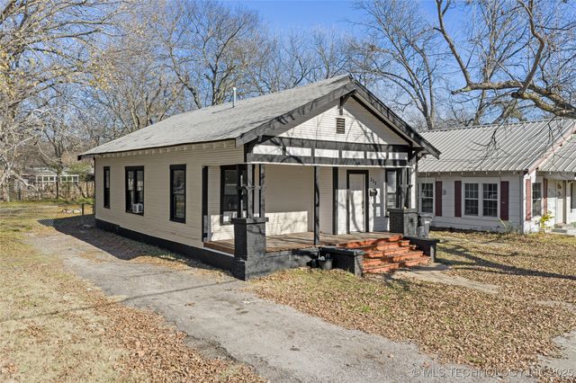 213 6th Avenue NW, Ardmore, OK 73401