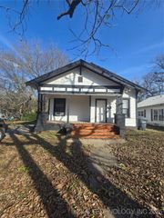 213 6th Avenue NW, Ardmore, OK 73401