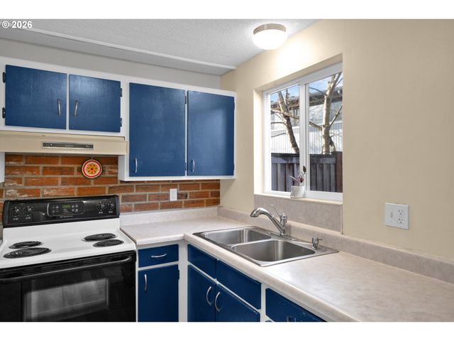 1935 W 17TH Ave B, Eugene, OR 97402