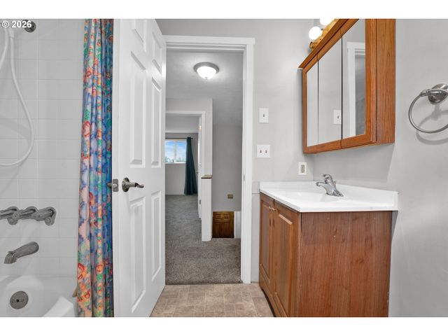 1935 W 17TH Ave B, Eugene, OR 97402