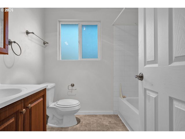 1935 W 17TH Ave B, Eugene, OR 97402