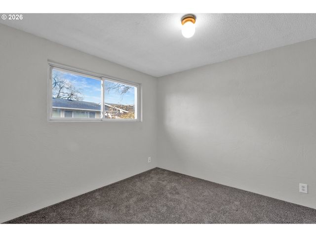 1935 W 17TH Ave B, Eugene, OR 97402