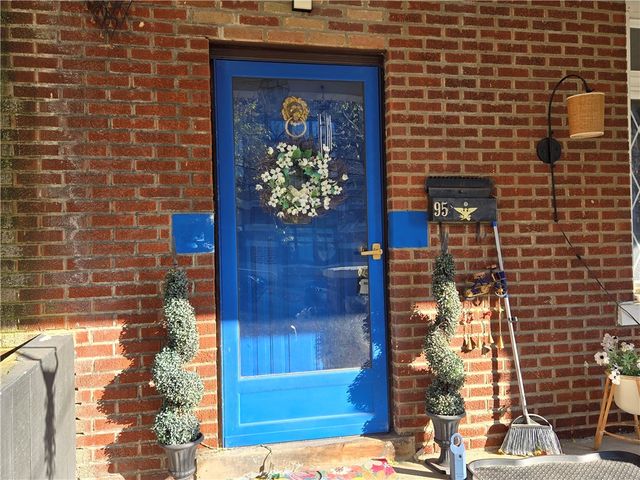 95 Harwood St, Mt Washington, PA 15211