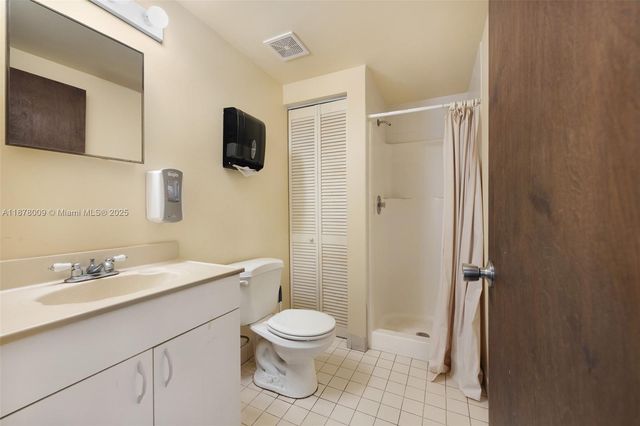 7801 NW 52nd St, Doral, FL 33166