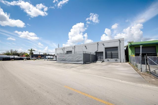 7801 NW 52nd St, Doral, FL 33166