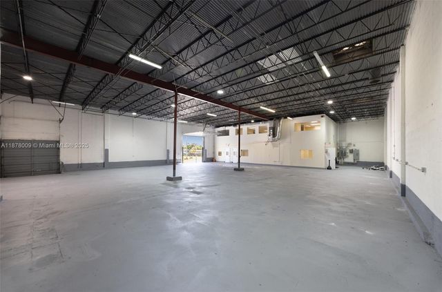 7801 NW 52nd St, Doral, FL 33166