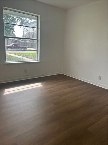 230 Carol Ave, Kingsville, TX 78363