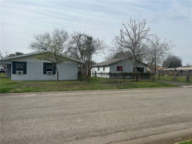 230 Carol Ave, Kingsville, TX 78363