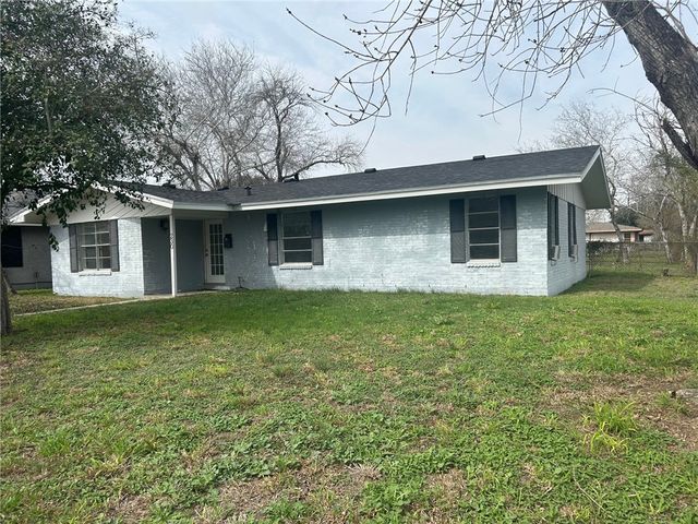 230 Carol Ave, Kingsville, TX 78363