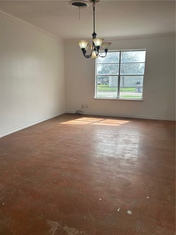 230 Carol Ave, Kingsville, TX 78363