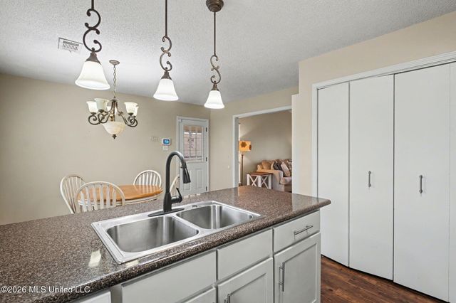 6303 W Oak Run Drive, Olive Branch, MS 38654