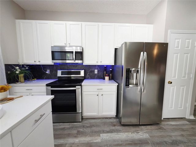 580 BLACK LION DRIVE NE, St Petersburg, FL 33716