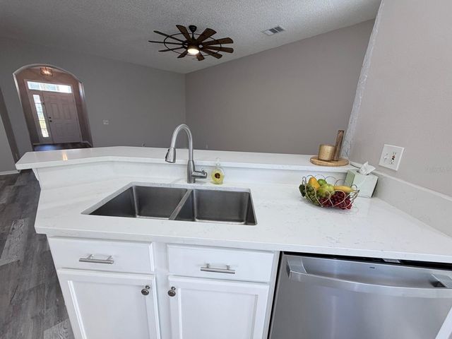 580 BLACK LION DRIVE NE, St Petersburg, FL 33716