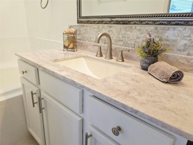 580 BLACK LION DRIVE NE, St Petersburg, FL 33716