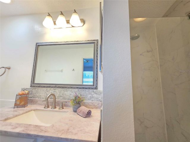 580 BLACK LION DRIVE NE, St Petersburg, FL 33716