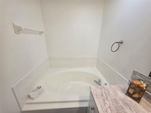 580 BLACK LION DRIVE NE, St Petersburg, FL 33716