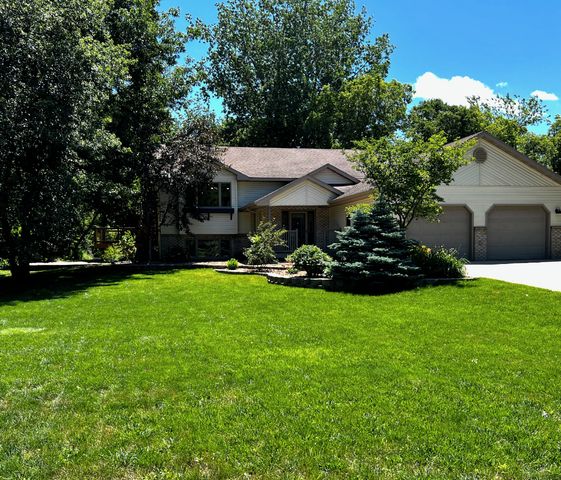 903 Geneva Drive, Alexandria, MN 56308