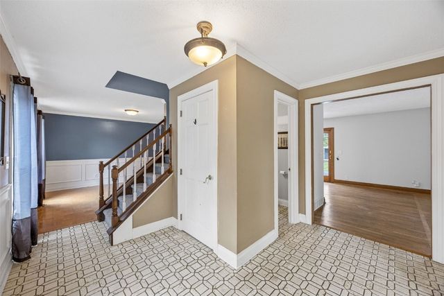 7001 Surrey Dr NE, Cedar Rapids, IA 52402