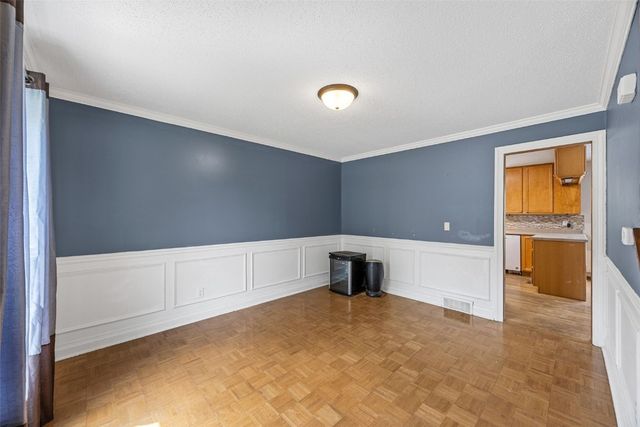 7001 Surrey Dr NE, Cedar Rapids, IA 52402