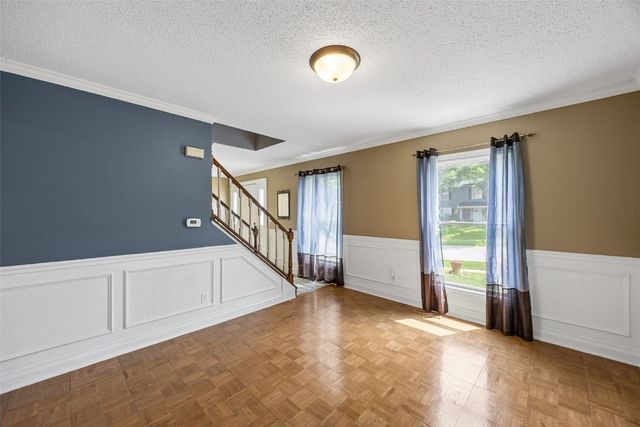 7001 Surrey Dr NE, Cedar Rapids, IA 52402