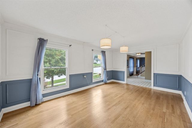 7001 Surrey Dr NE, Cedar Rapids, IA 52402