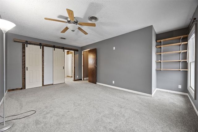 7001 Surrey Dr NE, Cedar Rapids, IA 52402