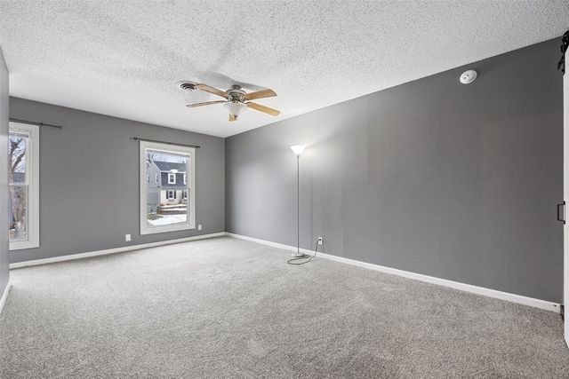 7001 Surrey Dr NE, Cedar Rapids, IA 52402