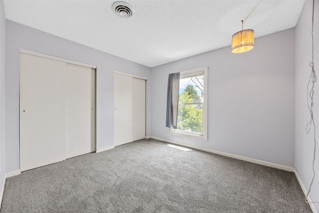 7001 Surrey Dr NE, Cedar Rapids, IA 52402