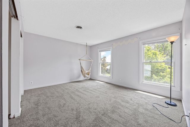 7001 Surrey Dr NE, Cedar Rapids, IA 52402