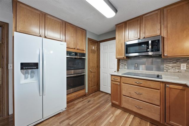 7001 Surrey Dr NE, Cedar Rapids, IA 52402