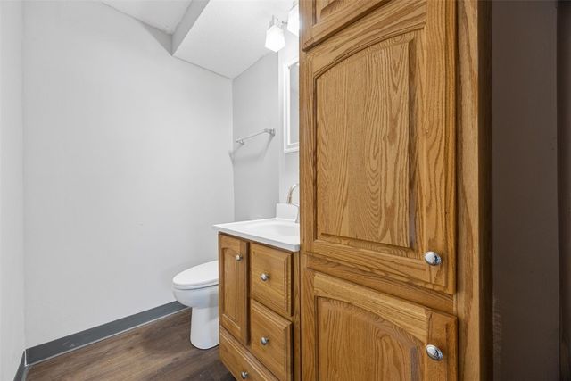 7001 Surrey Dr NE, Cedar Rapids, IA 52402