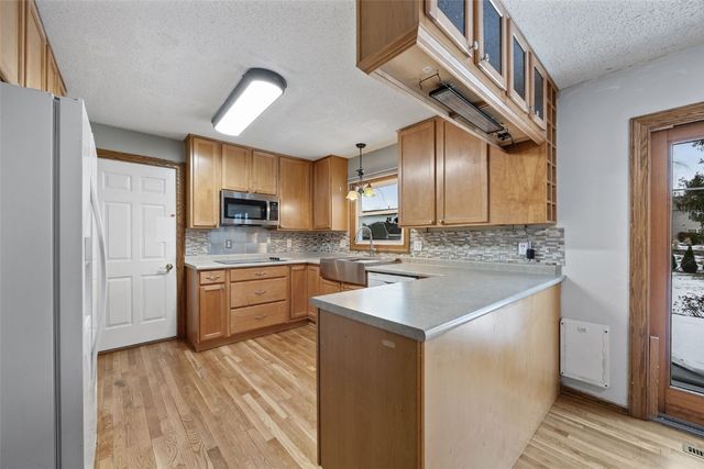 7001 Surrey Dr NE, Cedar Rapids, IA 52402