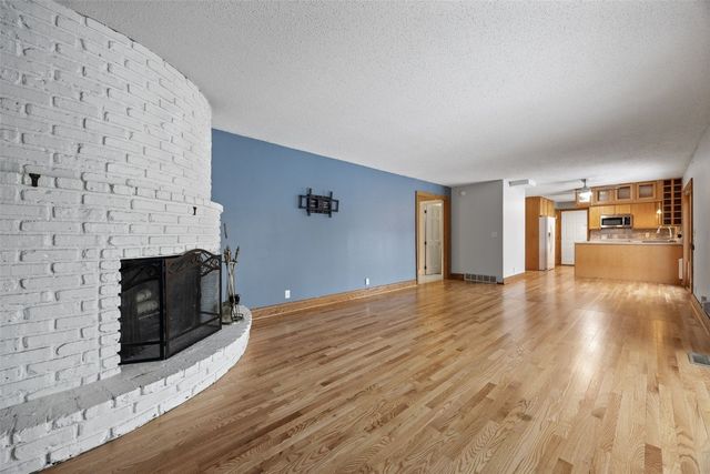 7001 Surrey Dr NE, Cedar Rapids, IA 52402