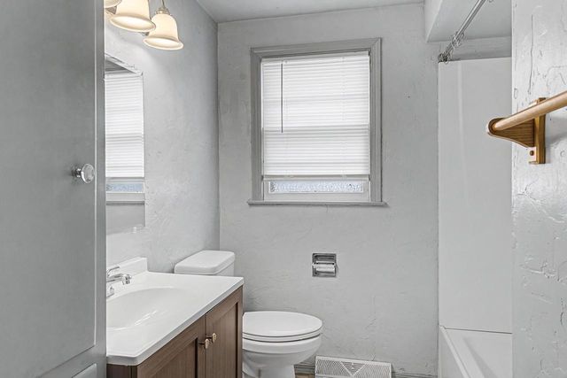 927 SPENCE STREET, Green Bay, WI 54304