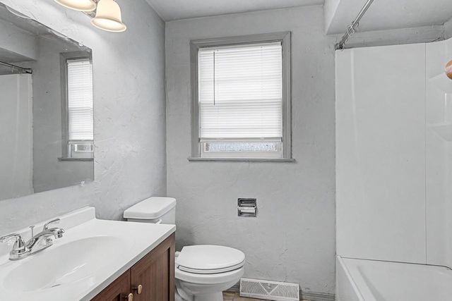 927 SPENCE STREET, Green Bay, WI 54304