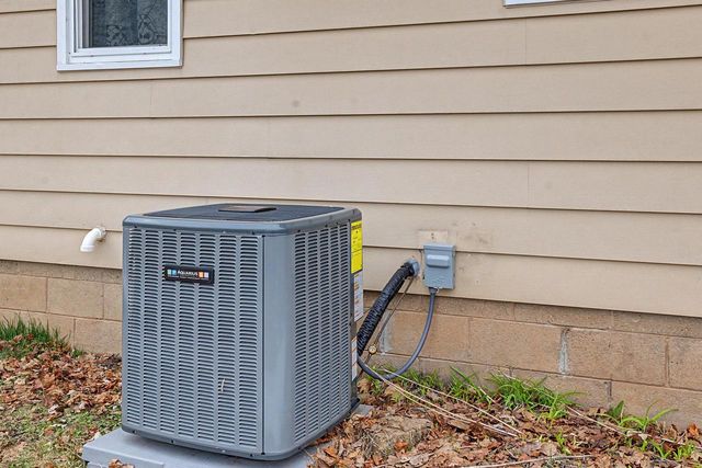 927 SPENCE STREET, Green Bay, WI 54304