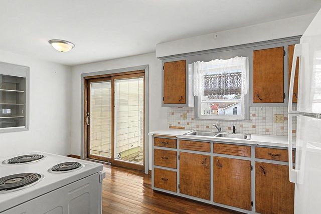 927 SPENCE STREET, Green Bay, WI 54304